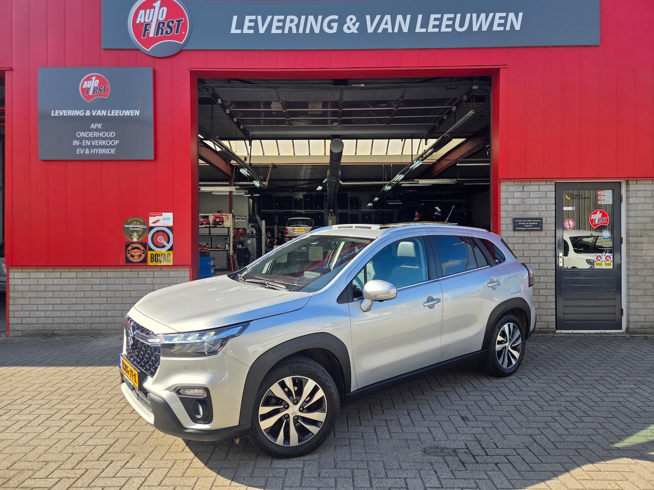 Suzuki S-Cross - 1.4 Boosterjet Style Smart Hybrid/ Trekhaak/ Navigatie/ Parkeersensoren V+A/ Panorama dak/ - AutoWereld.nl
