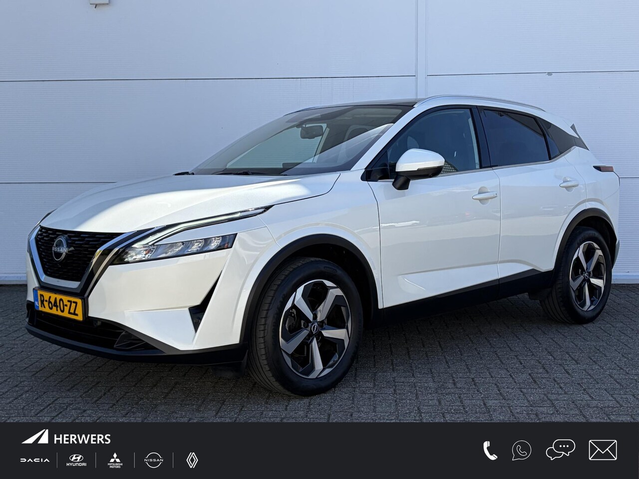 Nissan Qashqai - 1.3 MHEV N-Connecta / Trekhaak ( 1400 kg ) / Apple Carplay/Android Auto / Panoramadak / - AutoWereld.nl