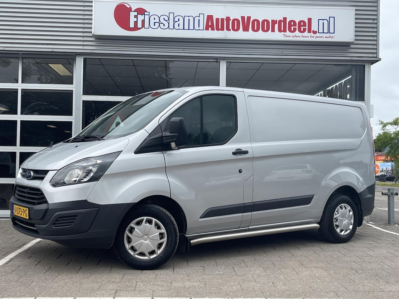 Ford Transit Custom - 270 2.0 TDCI L1H1 Economy Edition /BTW/3 zitplaatsen/Airco/Trekhaak/78.532 km/2018/ - AutoWereld.nl