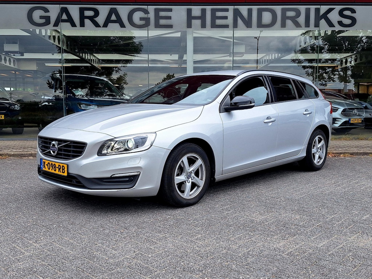 Volvo V60 - 1.5 T3 Polar+ Automaat | Bi xenon | Climate | Navi | Stoelverwarming V+A | - AutoWereld.nl
