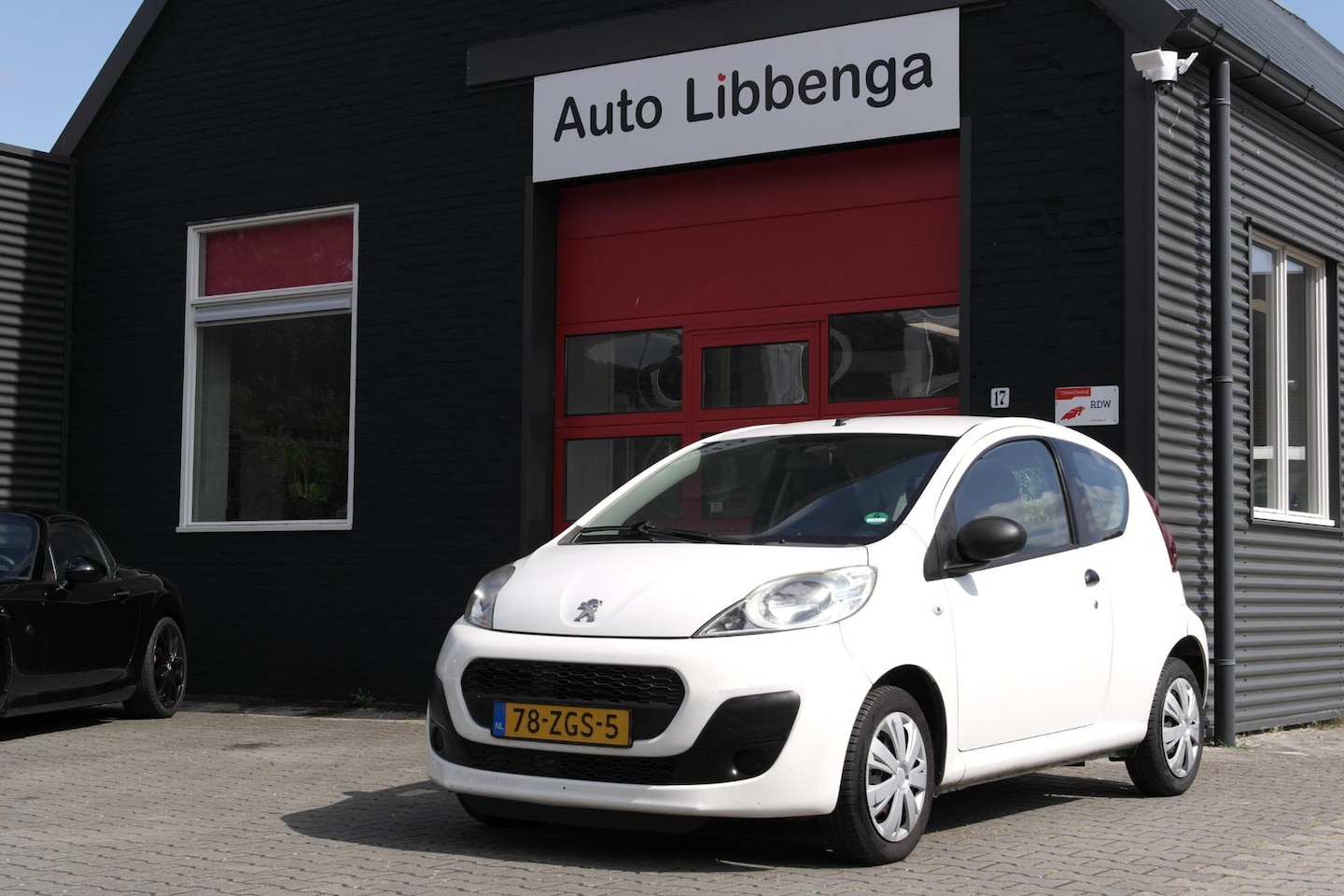 Peugeot 107 - 1.0 Access Accent AIRCO / STUURBEKR. / RADIO-CD / CARKIT / APK TOT 03-2027 - AutoWereld.nl