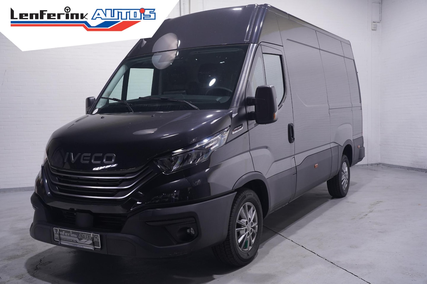 Iveco Daily - 35S21 210 pk L2H2 Aut. Ook als 180 pk op voorraad Vol opties, Trekhaak 3.500 kg, 3-zits - AutoWereld.nl