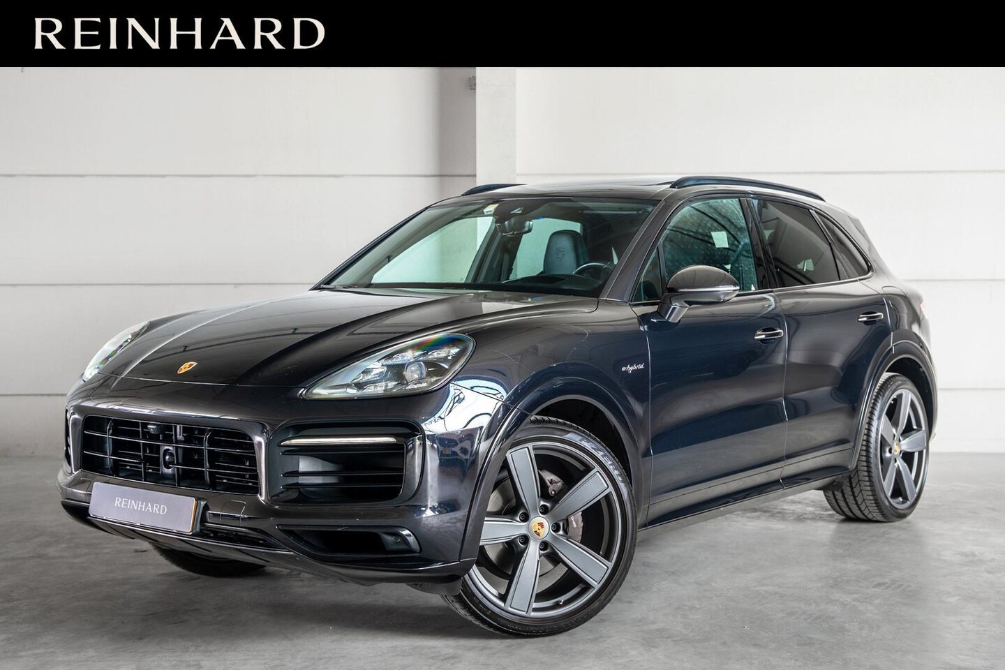 Porsche Cayenne - 3.0 E-Hybrid / Platinum / Spordesign / PASM / Luchtvering / Sportstoelen+ / Trekhaak / Dlr - AutoWereld.nl