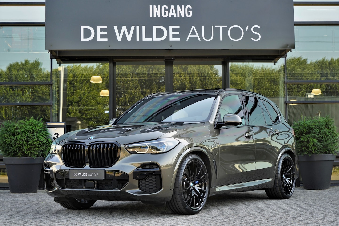 BMW X5 - xDrive45e M-sport Bowers&Wilkins SoftClose 4-wielsturing Trekhaak Pano - AutoWereld.nl