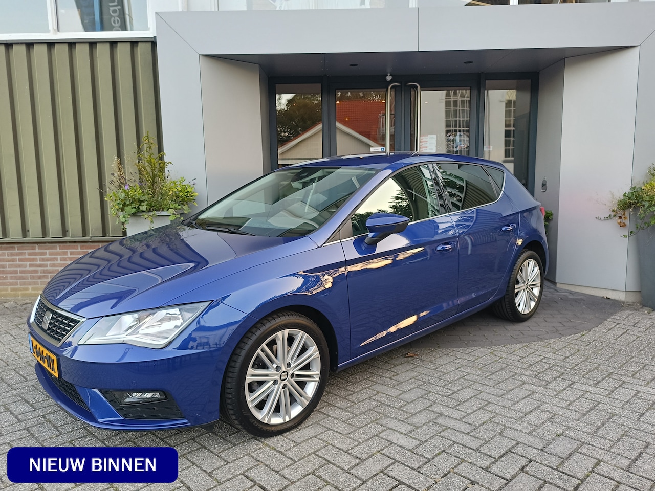 SEAT Leon - 1.5 TSI Style Business Intense | Airco | Navigatie | Cruise controle | Trekhaak | - AutoWereld.nl