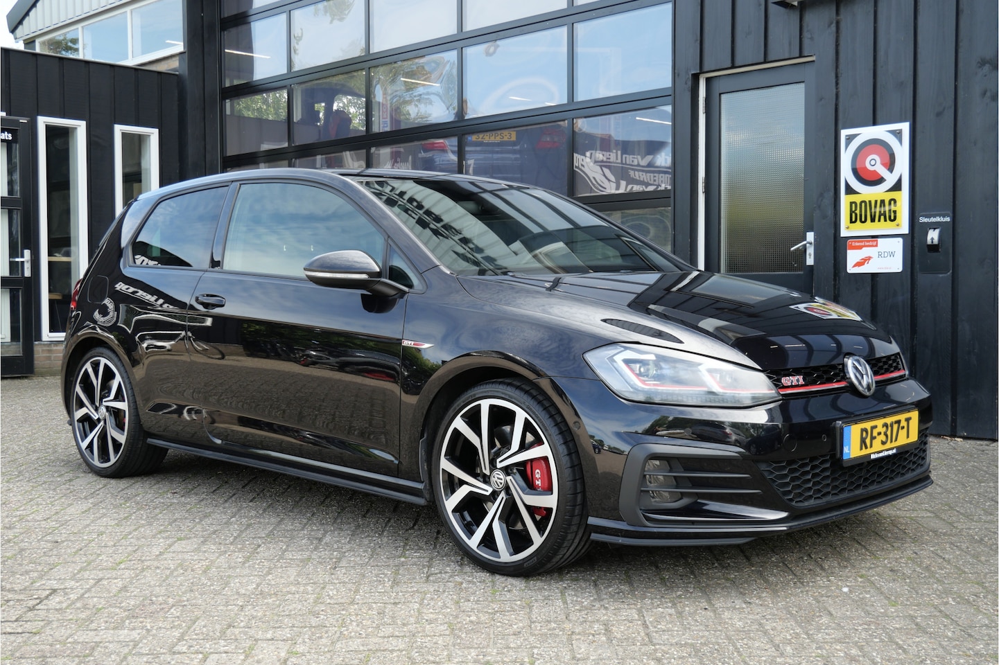 Volkswagen Golf - 2.0 TSI GTI Performance 245 PK | NL-Auto | Adap.Cruise | Virtual | Clima | Camera | 19'' - AutoWereld.nl