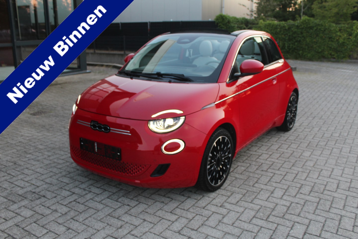Fiat 500 - Cabrio La Prima 42 kWh Clima-Leder-JBL-Camera-Stoelverwarming - AutoWereld.nl