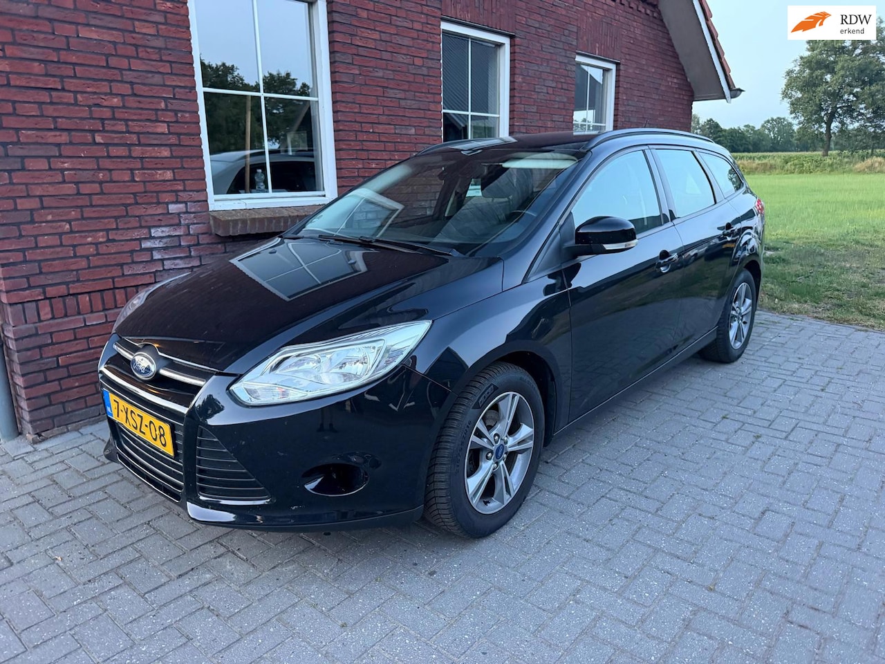 Ford Focus Wagon - 1.0 EcoBoost Edition 1.0 EcoBoost Edition (Lees tekst) - AutoWereld.nl