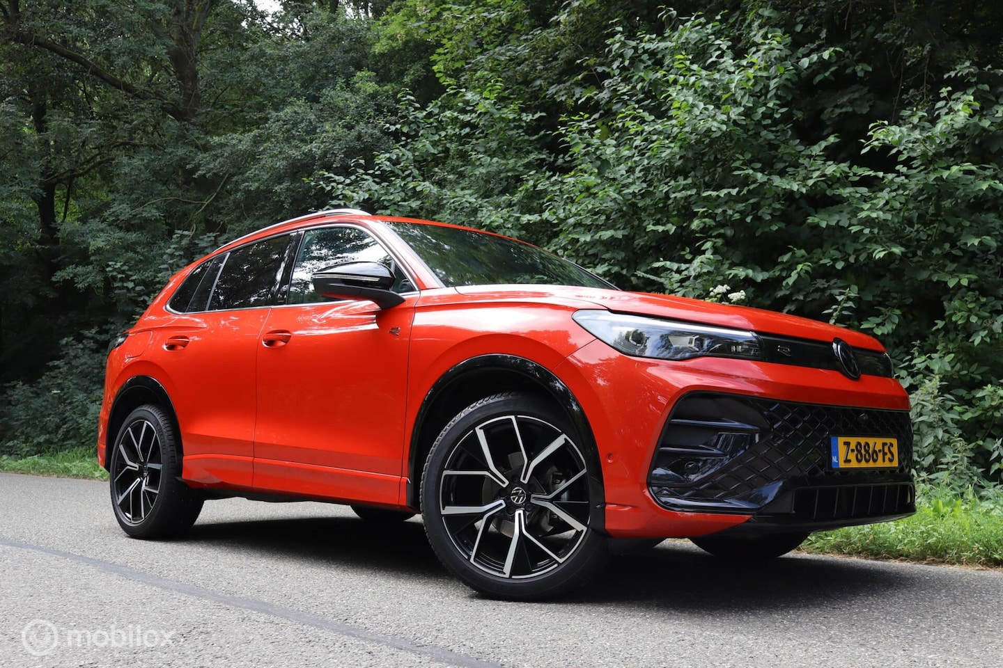 Volkswagen Tiguan - 1.5 eTSI R-Line Business | Massage | H&K | - AutoWereld.nl