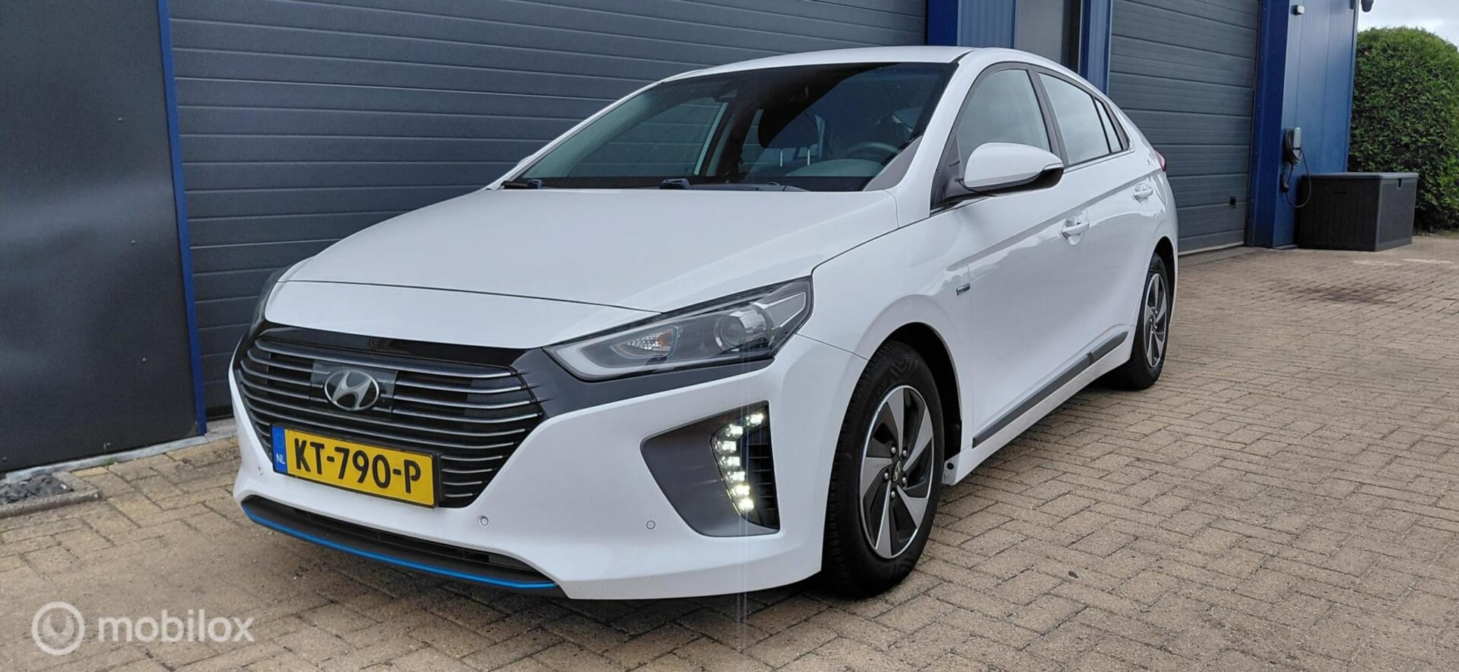 Hyundai IONIQ - 1.6 GDi hybrid ,Camera,Adaptive,Infinity audio - AutoWereld.nl