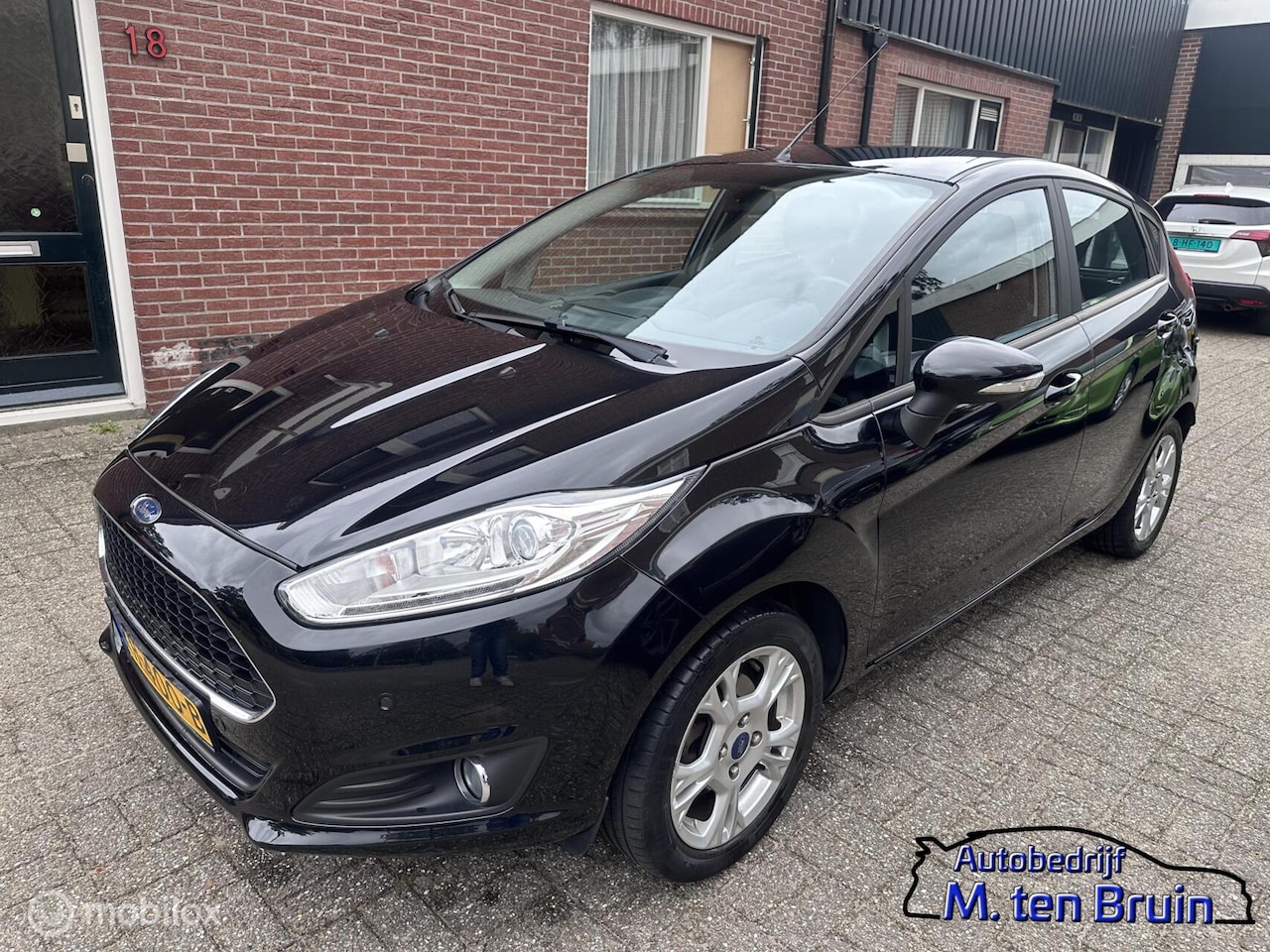 Ford Fiesta - 1.0 Style Ultimate /NAVI/Trekhaak/Cruise/parkeersensoren - AutoWereld.nl