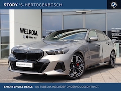 BMW 5-serie - 520i M Sport Automaat / Panoramadak / Trekhaak / Stoelventilatie / Bowers & Wilkins / Comf