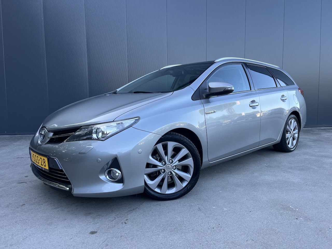 Toyota Auris Touring Sports - 1.8 Hybrid PANO DAK XENON CAMERA NAVI CRUISE ECC - AutoWereld.nl