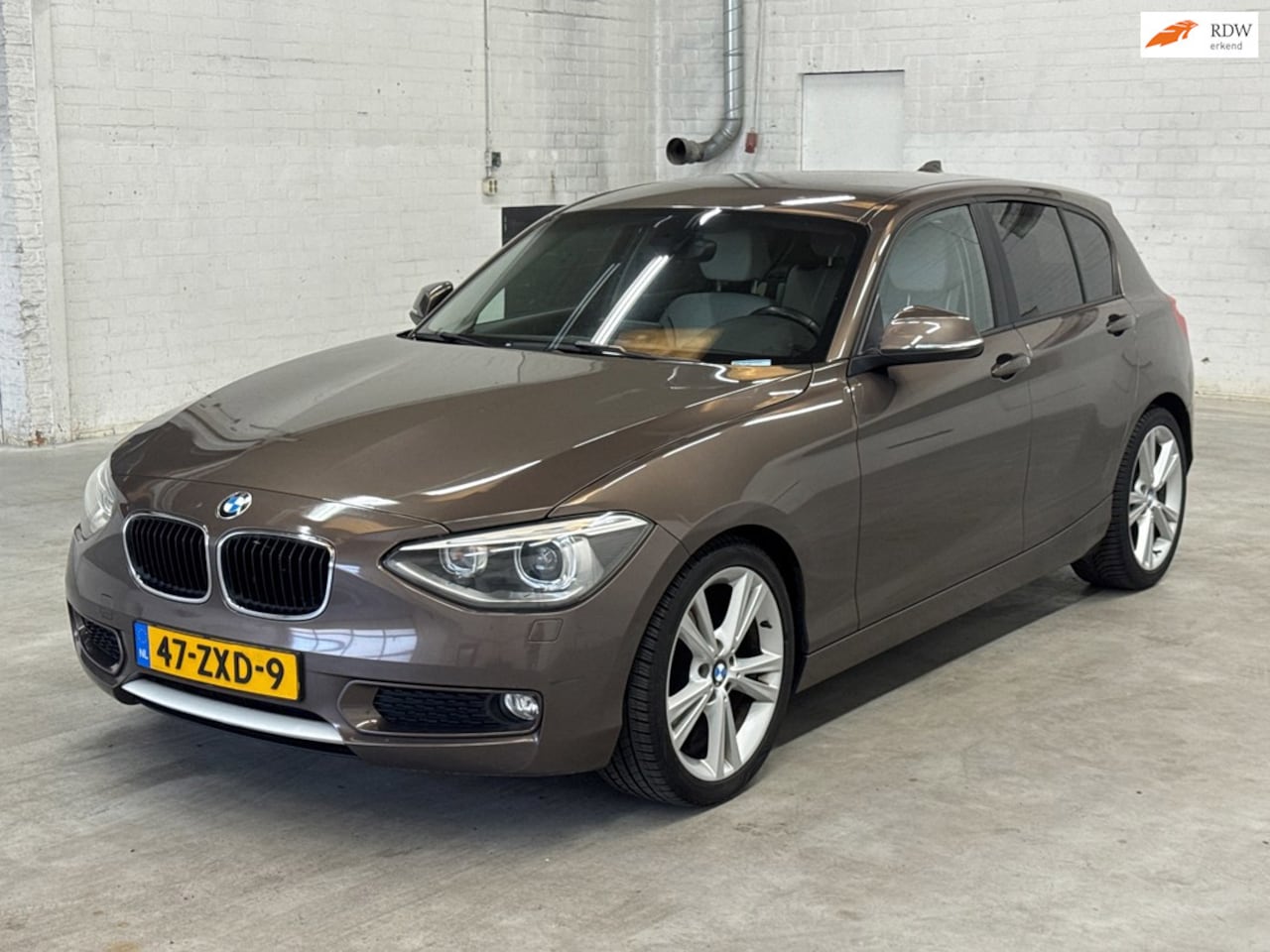 BMW 1-serie - 116d EDE Upgrade Edition | Haman Kardon | Navigatie | PDC - AutoWereld.nl