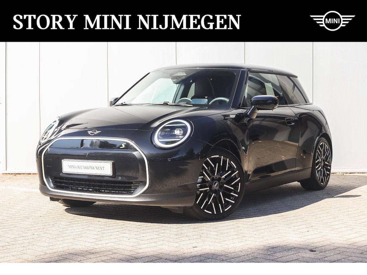 MINI Electric - Hatchback Cooper SE / Favoured / Pakket XL / 18" Night Flash Spoke 2-tone - AutoWereld.nl
