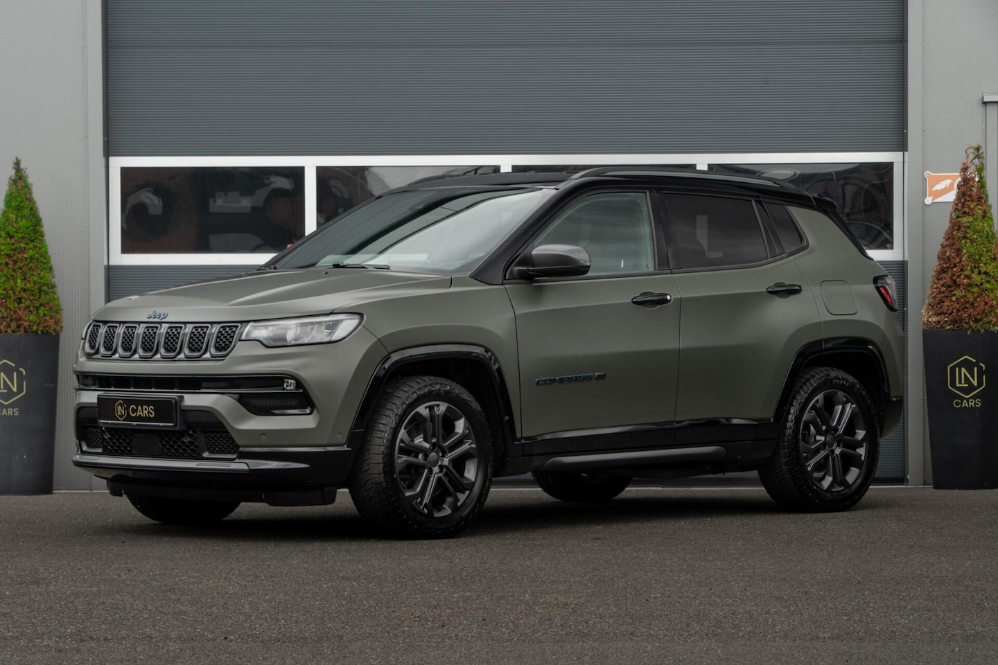 Jeep Compass - 4xe 240 Plug-in Hybrid 80th anniversary | DAB - AutoWereld.nl