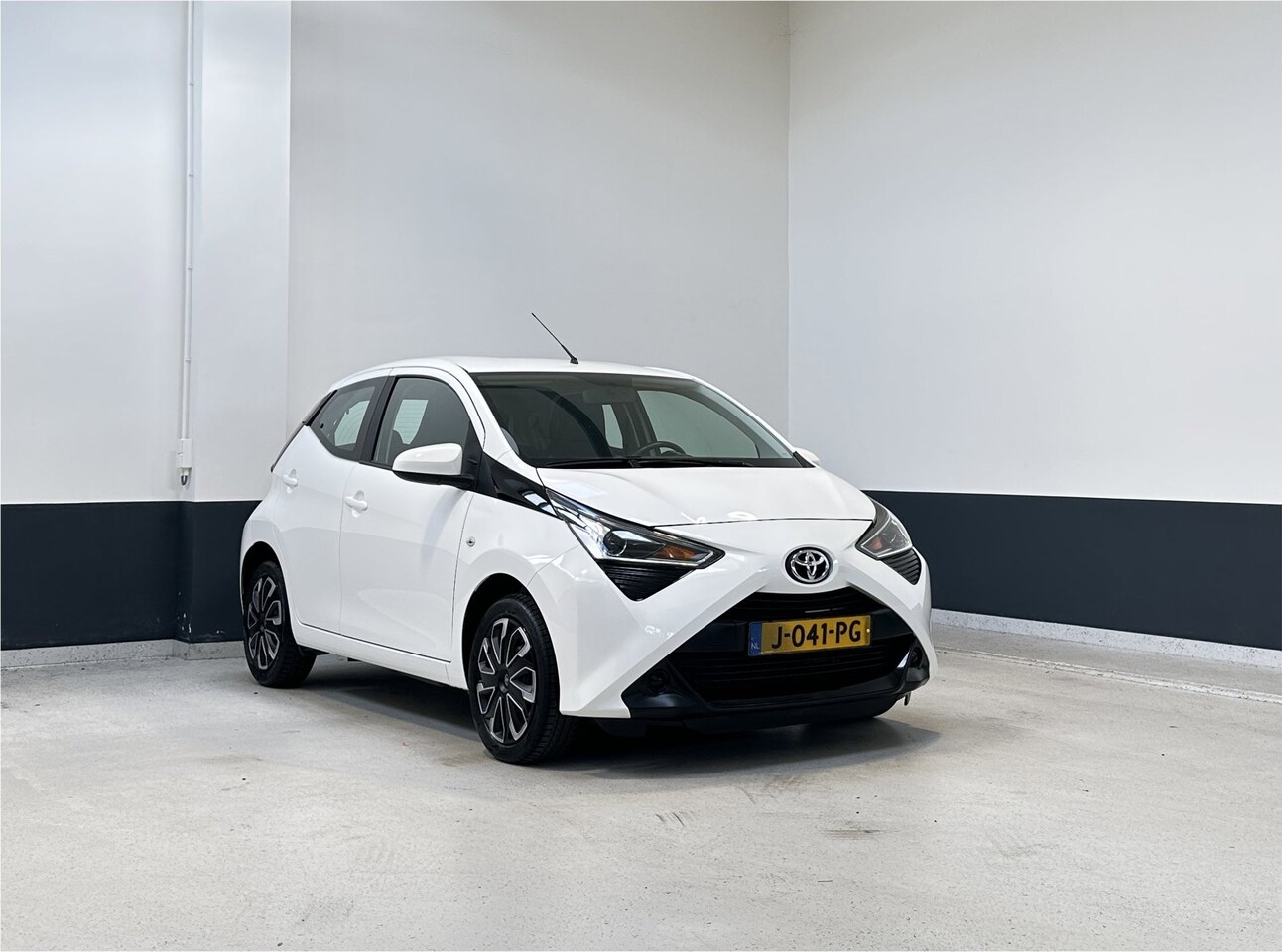 Toyota Aygo - 1.0 VVT-i x-play limited | NL | Carplay/ Android Auto | Camera | 2 Eig | - AutoWereld.nl