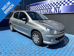 Peugeot 206 - 1.4 5DRS AIRCO TREKHAAK ALL-SEASON UNIEKE KM-STAND