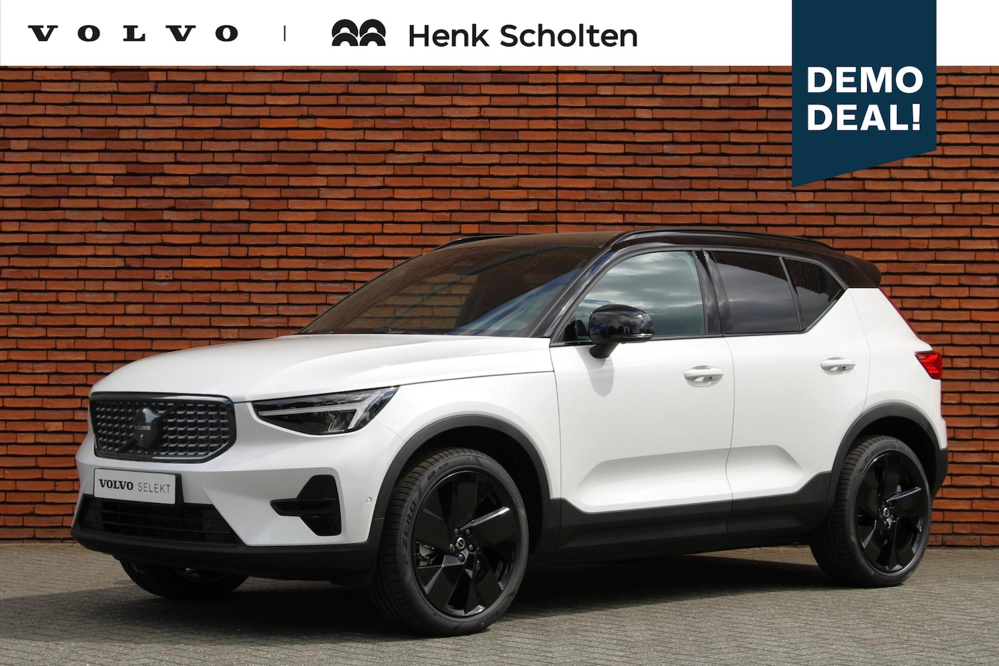 Volvo XC40 - B4 Plus Black Edition | Panoramisch schuif-/kanteldak | Elektrisch verstelbare voorstoelen - AutoWereld.nl