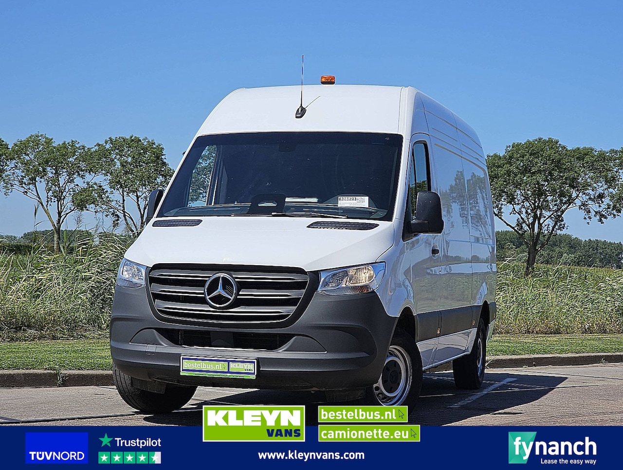 Mercedes-Benz Sprinter - 311 L2H2 MBUX10 RWD - AutoWereld.nl