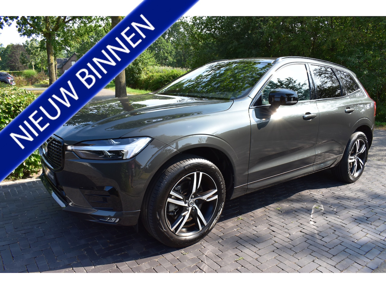 Volvo XC60 - 2.0 B4 R-Design 197PK PANO NIEUWSTAAT! - AutoWereld.nl