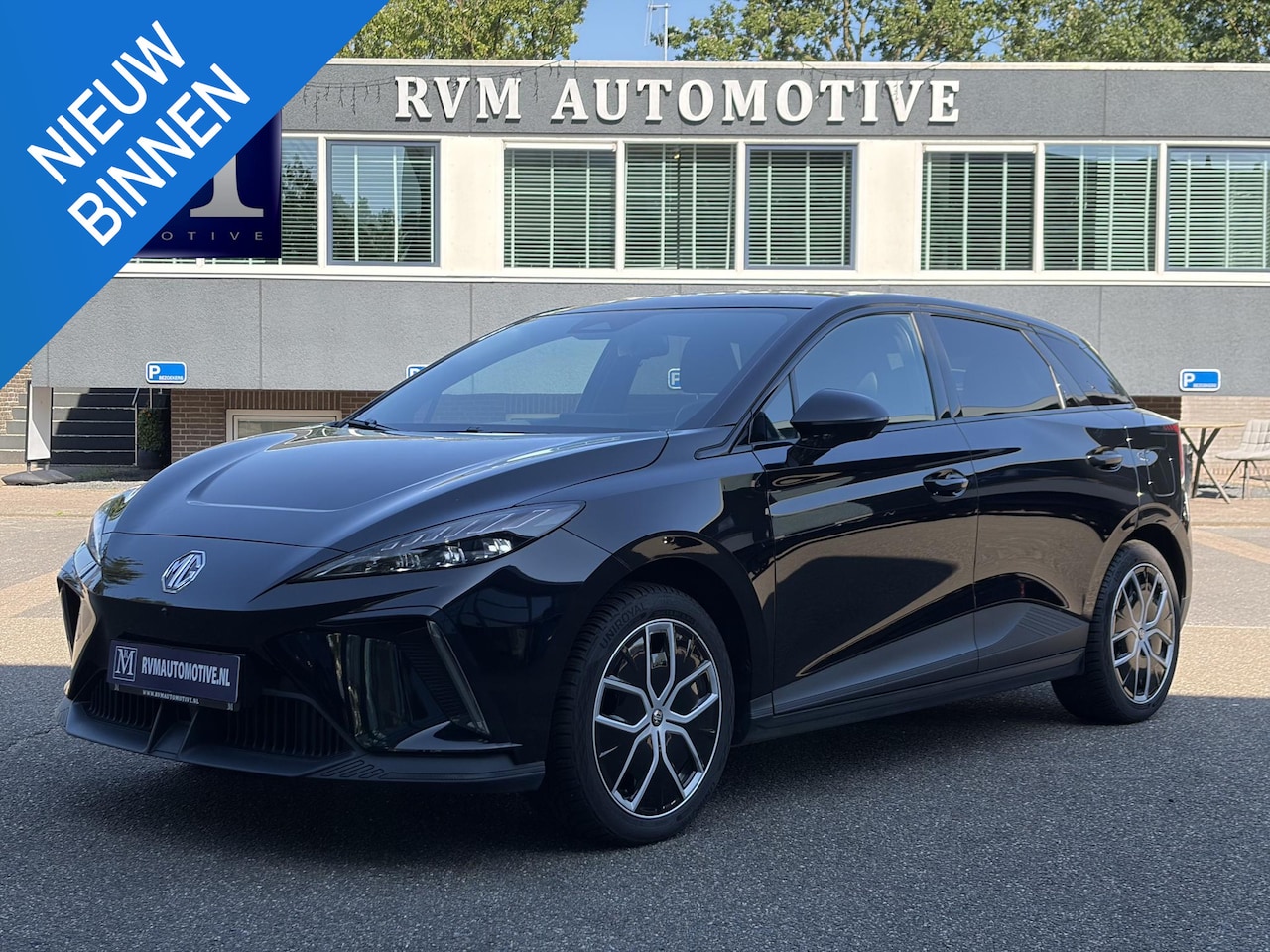 MG MG4 Electric - Luxury 64 kWh LONG RANGE | SOH 97% | 8000KM | 360° CAMERA | STOEL & STUURVERWARMING | 7 J - AutoWereld.nl
