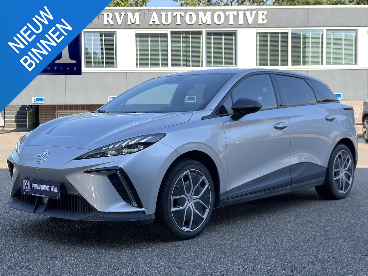 MG MG4 Electric - Luxury 64 kWh LONG RANGE | SOH 95% | 15.000KM | 360° CAMERA | STOEL & STUURVERWARMING | 7 - AutoWereld.nl