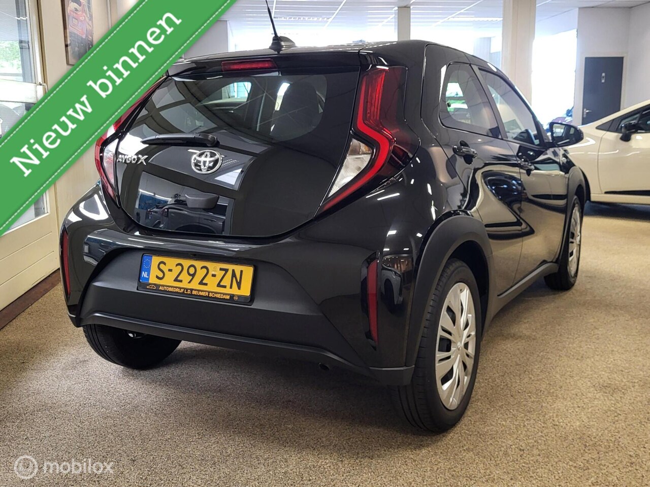 Toyota Aygo X - 1.0 VVT-i MT Play *NL, ANDROID, CAMERA, RIJKLAARPRIJS!*