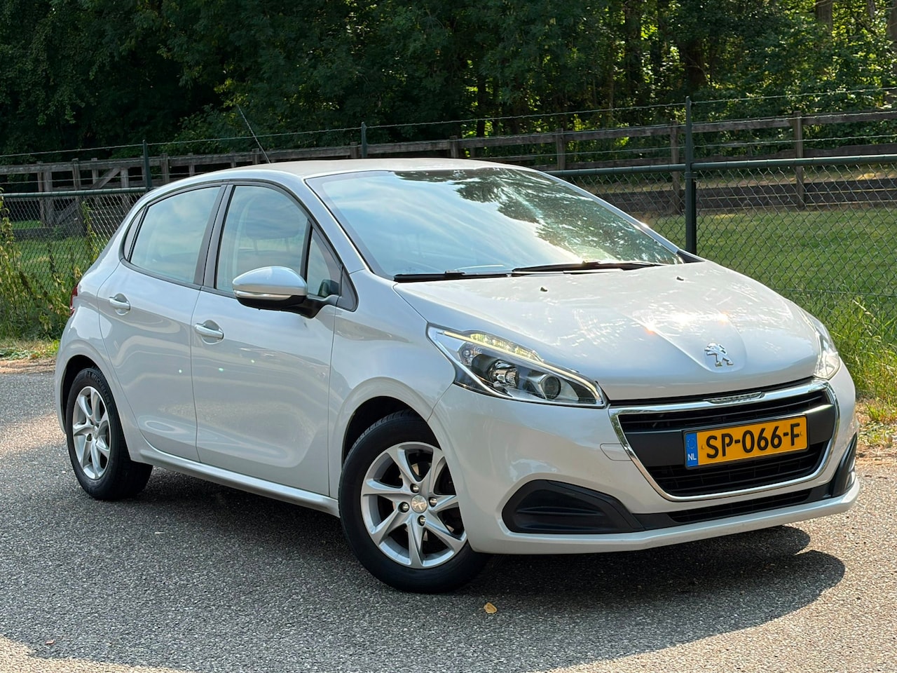 Peugeot 208 - 1.2 PureTech Active /Automaat/Airco/5-Deurs/ - AutoWereld.nl