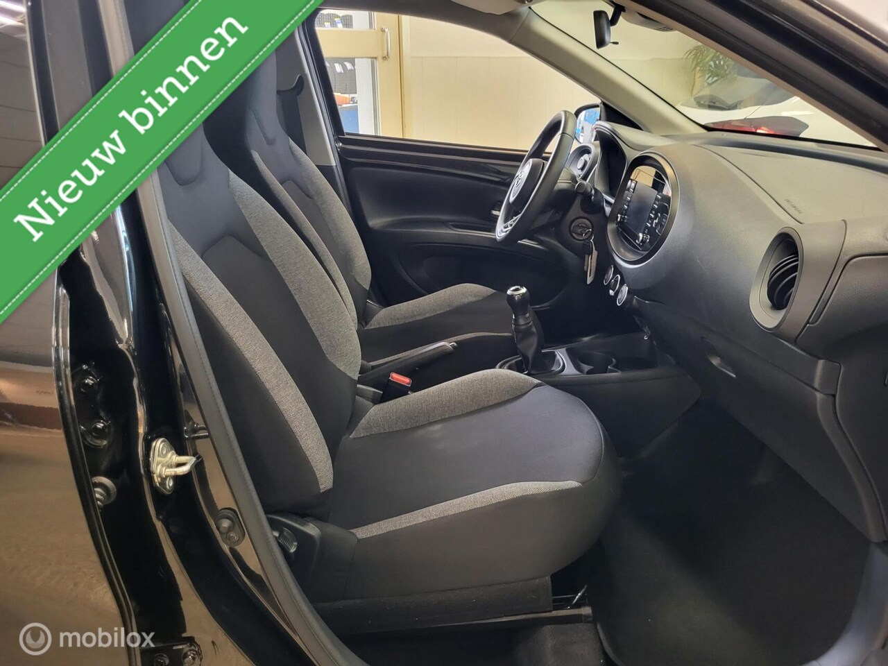 Toyota Aygo X - 1.0 VVT-i MT Play *NL, ANDROID, CAMERA, RIJKLAARPRIJS!*