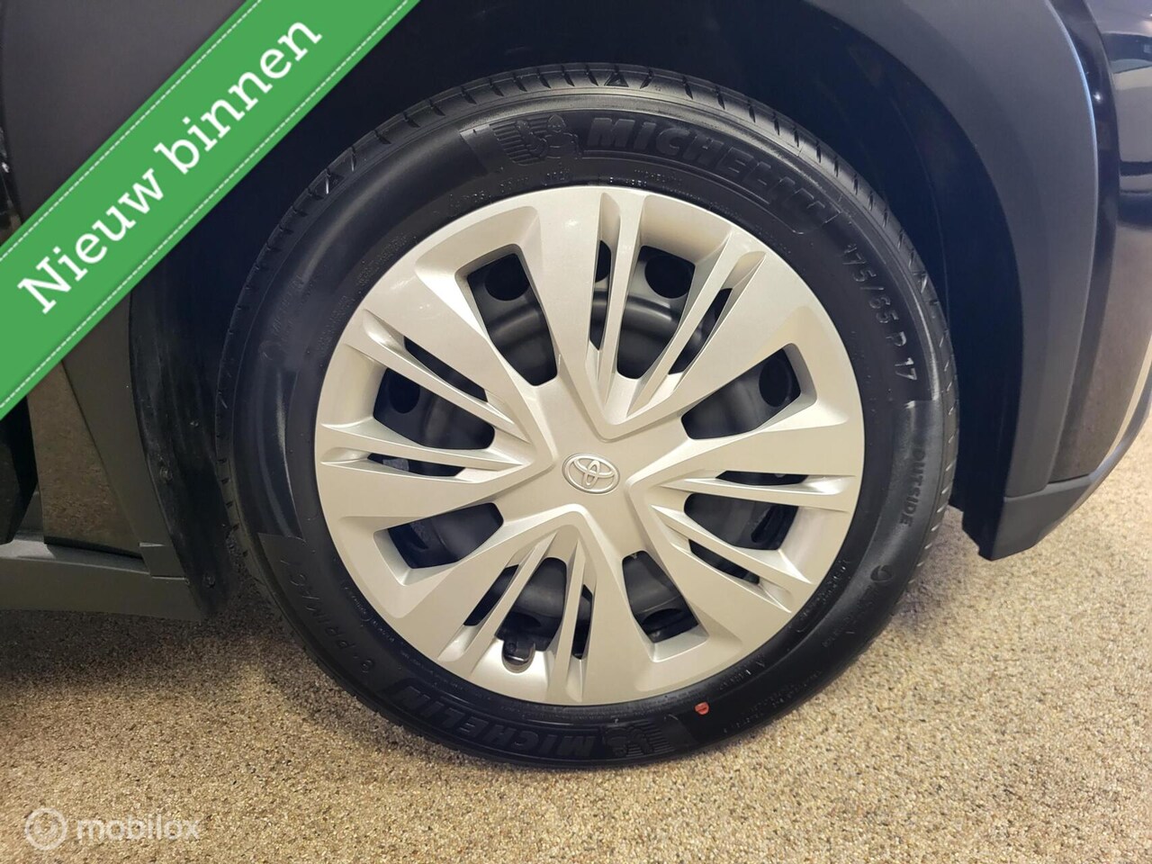 Toyota Aygo X - 1.0 VVT-i MT Play *NL, ANDROID, CAMERA, RIJKLAARPRIJS!*