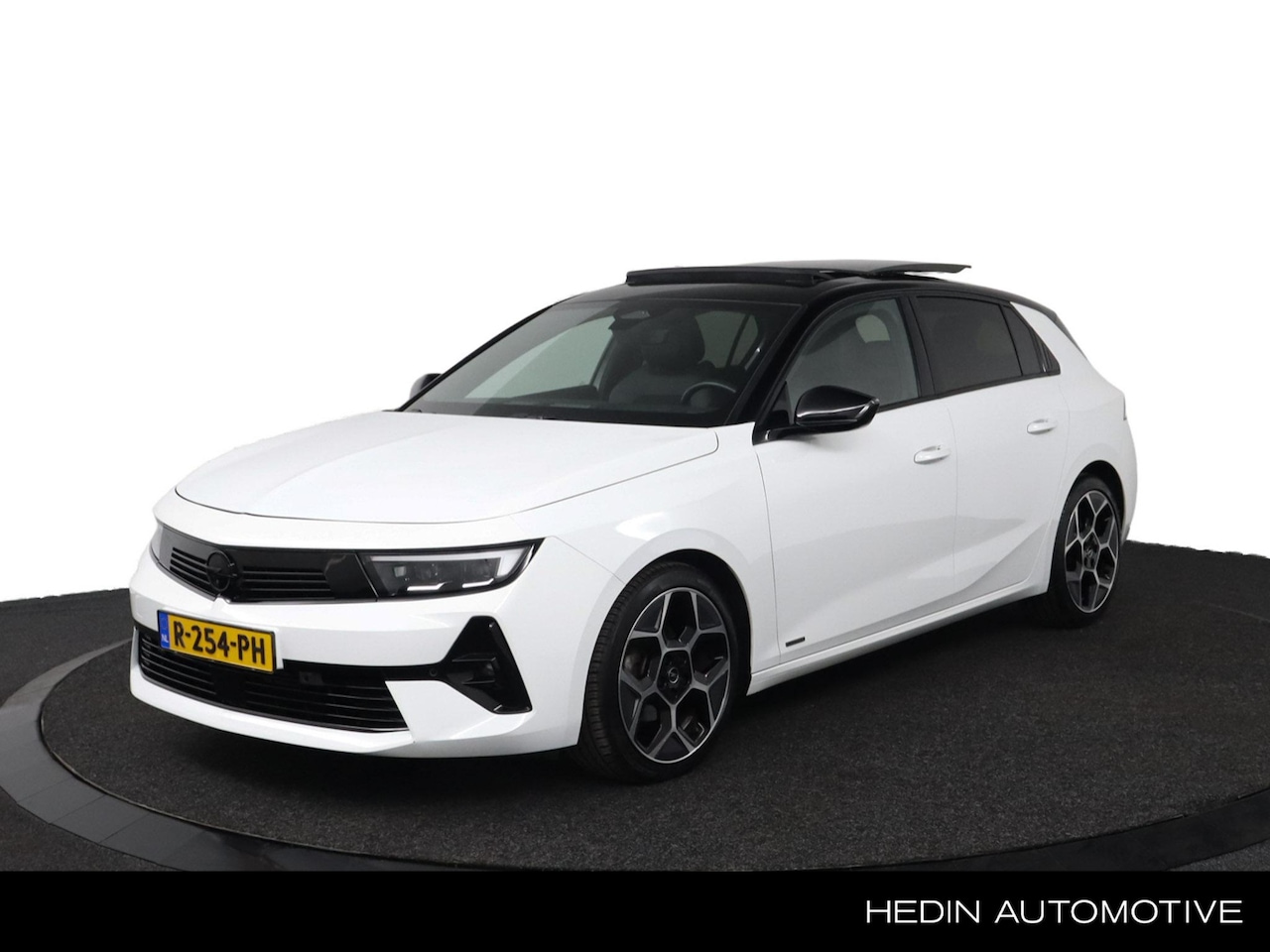 Opel Astra - 1.2 130PK Ultimate | Navigatie | Panoramadak | Stoel + Stuurverwarming | Alcantara | 18" V - AutoWereld.nl