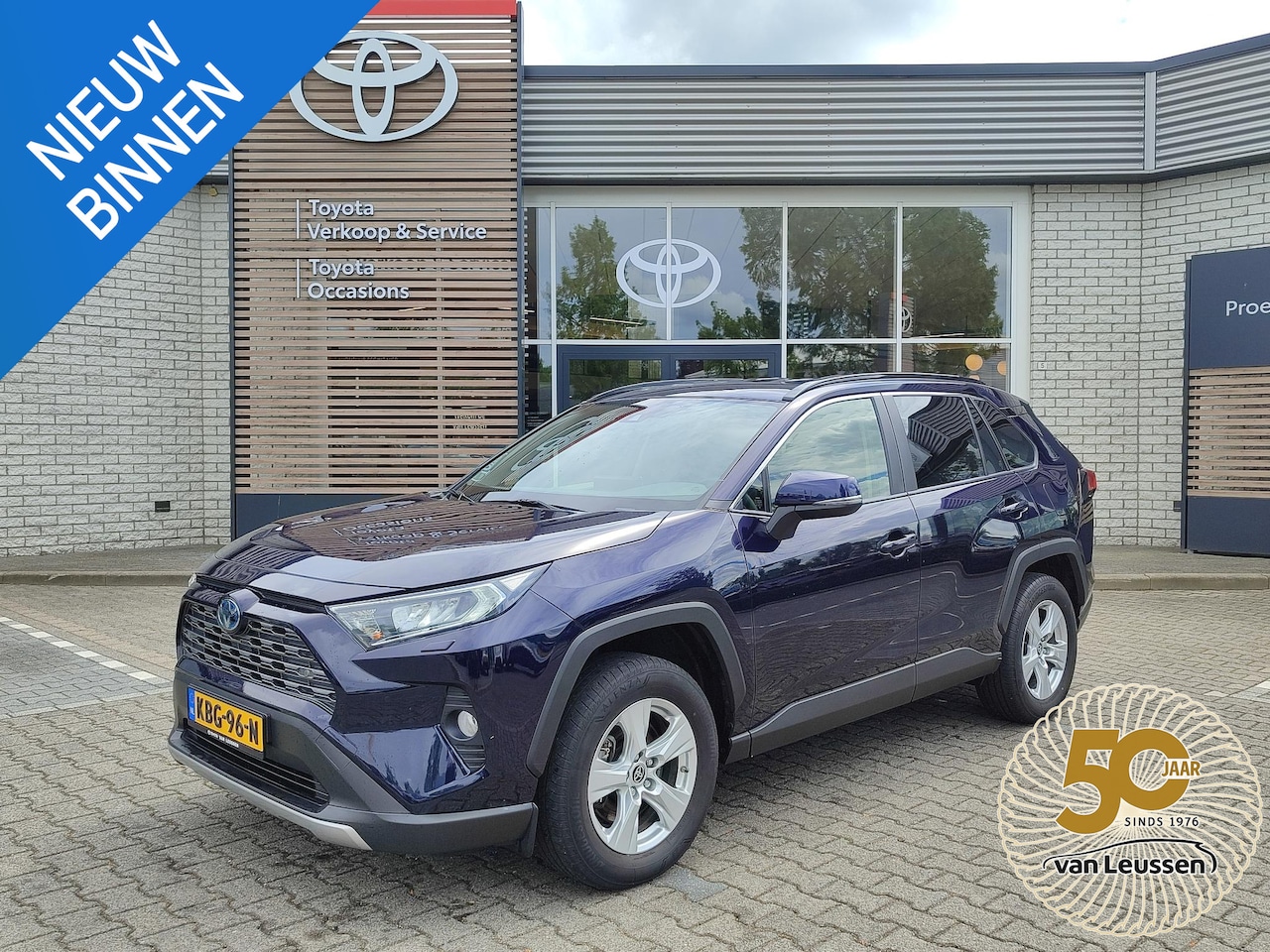 Toyota RAV4 - 2.5 HYBRID STYLE LEER STOEL/STUURVERW PARK-SENSOREN EL-STOEL EL-ACHTERKLEP APPLE/ANDROID C - AutoWereld.nl