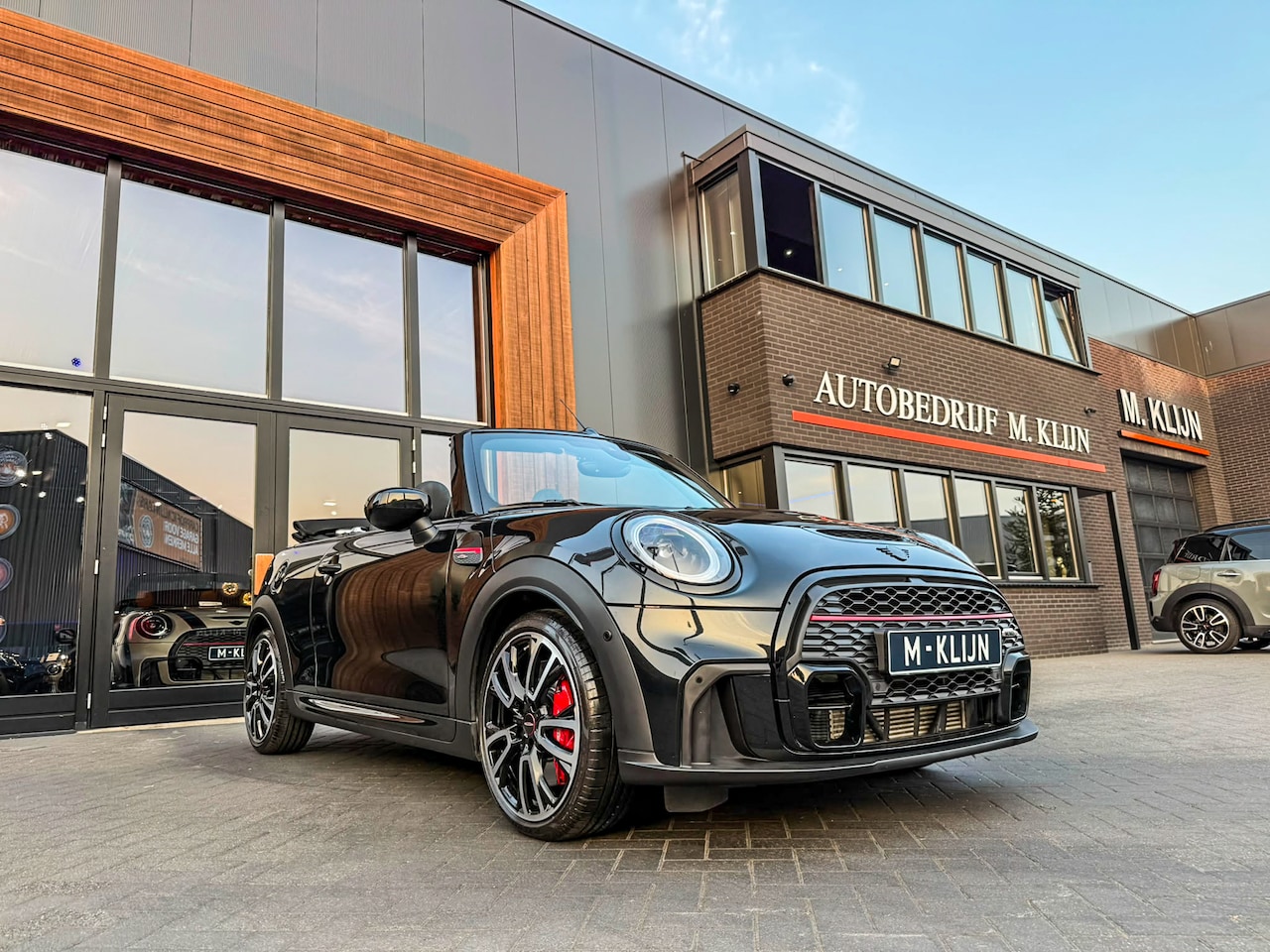 MINI Cabrio - 2.0 John Cooper Works JCW Pack F1 aut 231pk Blackline/Camera/Hk/Vol/Btw - AutoWereld.nl