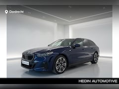 BMW 5-serie Touring - 550e xDrive M-Sport Pro | Panorama | Trekhaak | Bowers & Wilkins Surround Sound | Stoelven