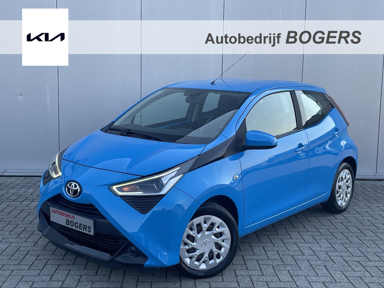 Toyota Aygo - 1.0 VVT-i x-play limited Navigatie ( Via Applecarplay/androidauto), Airco, Cruise Control, - AutoWereld.nl
