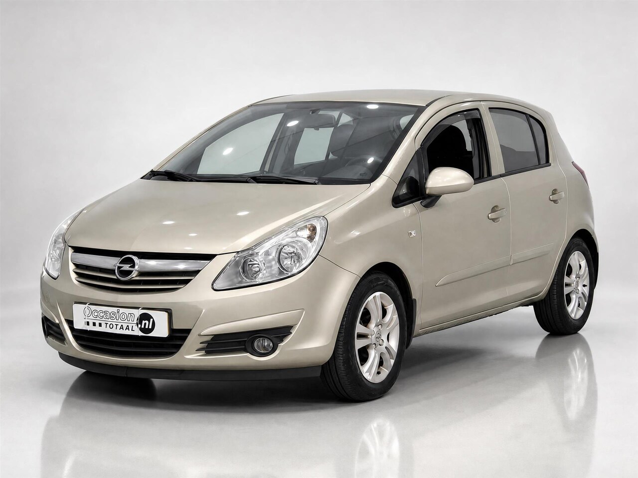 Opel Corsa - 1.4-16V Enjoy| Blanke lak dak laat los - AutoWereld.nl