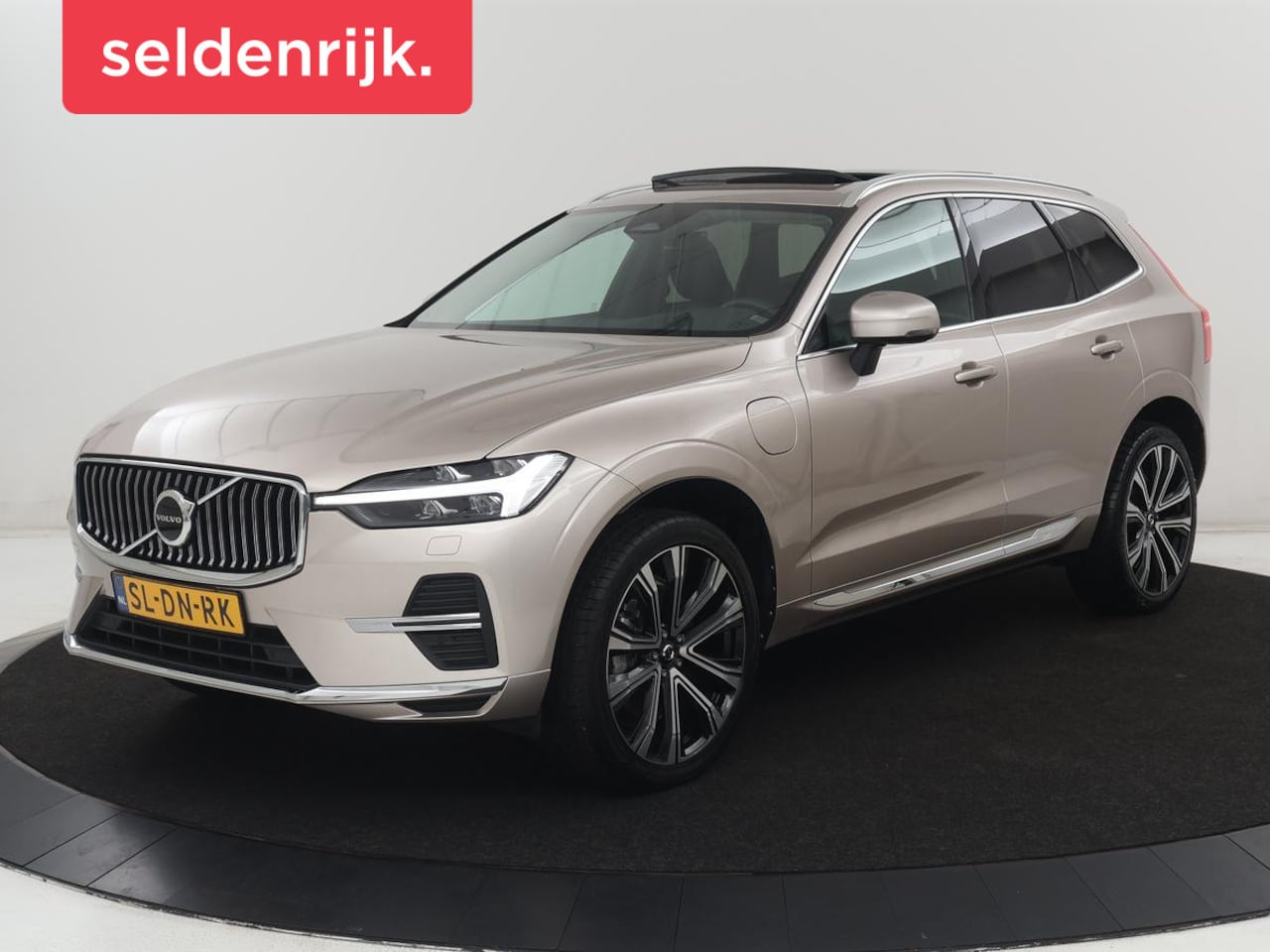 Volvo XC60 - 2.0 T8 Plug-in hybrid AWD Inscription | SOH 93.5% | Panoramadak | Leder | Stuur/stoel verw - AutoWereld.nl