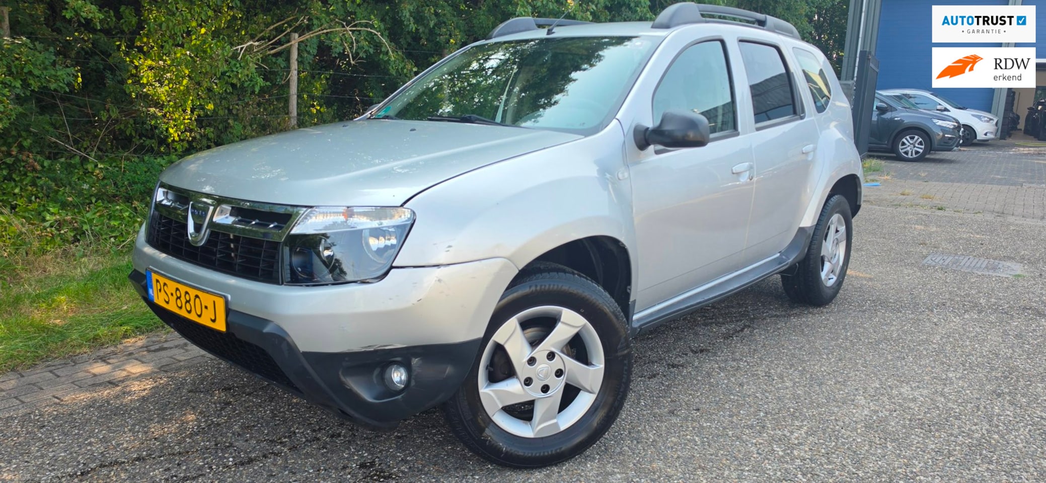 Dacia Duster - 1.6 Lauréate 2wd 105PK Airco Trekhaak Elec pakket - AutoWereld.nl