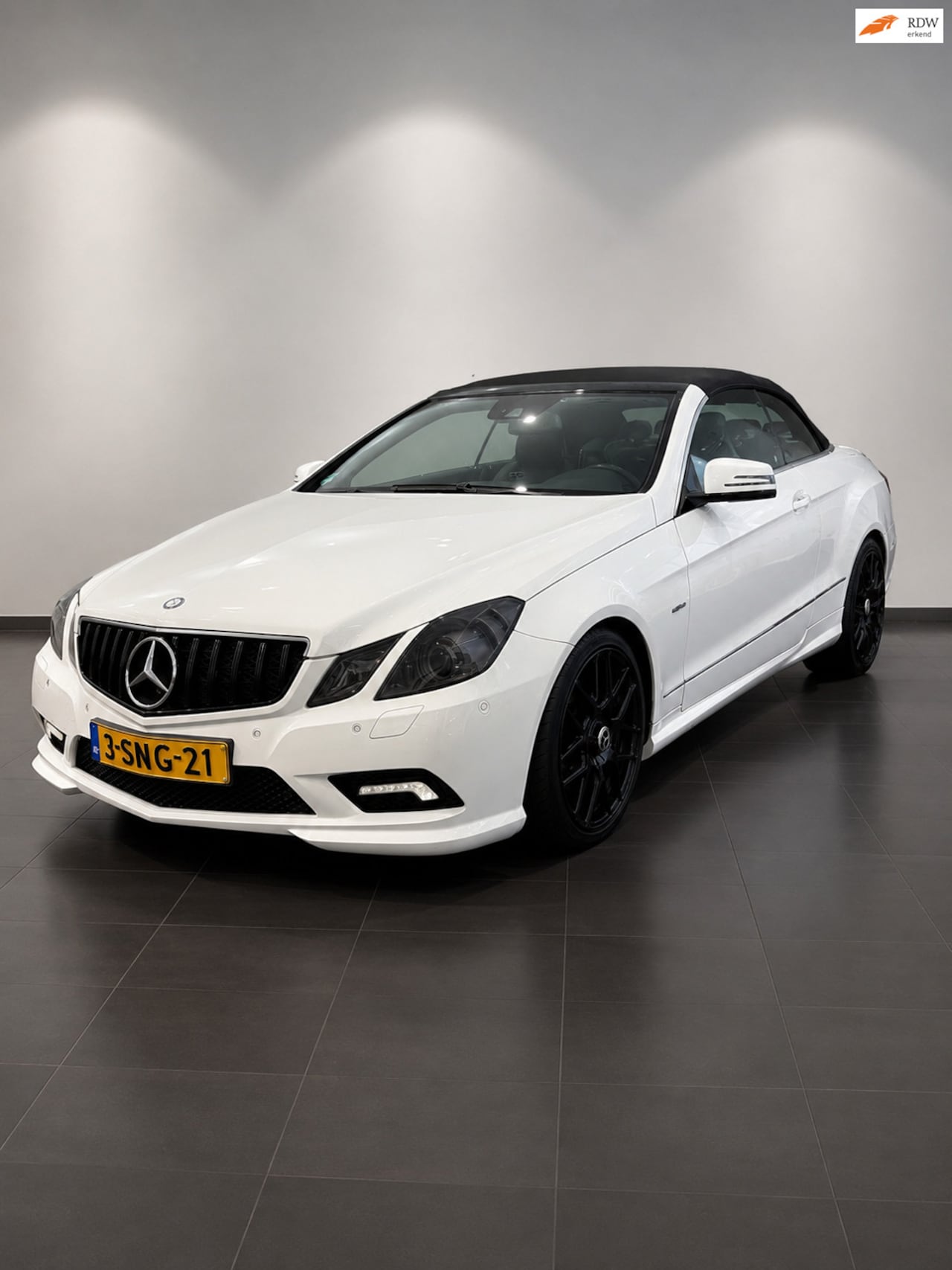 Mercedes-Benz E-klasse Cabrio - 200 Elegance nieuwe banden velgen nette wagen! - AutoWereld.nl