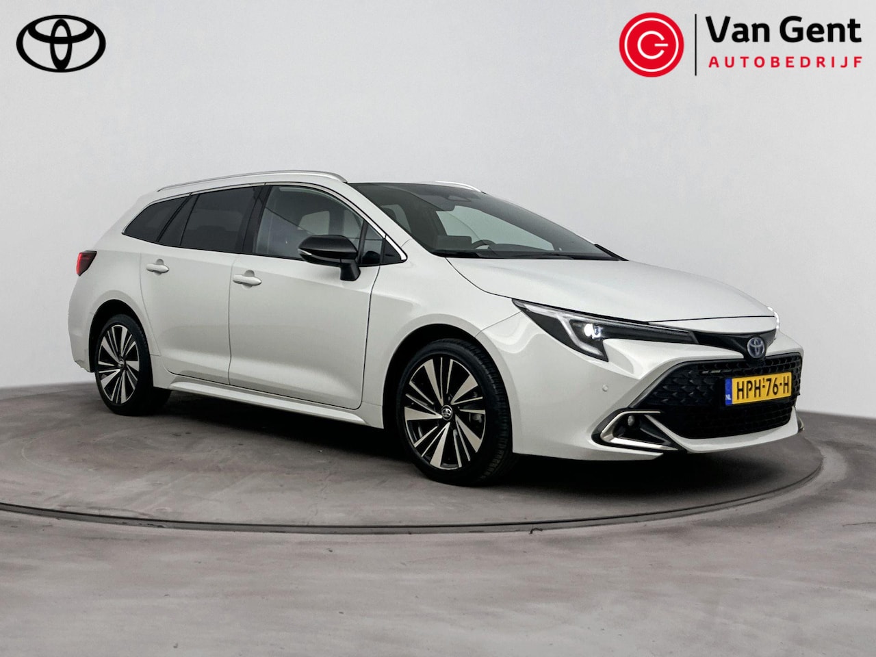 Toyota Corolla Touring Sports - Hybrid 140 Dynamic | Apple Carplay / Android Auto | Stoelverwarming | Parkeersensoren voor - AutoWereld.nl