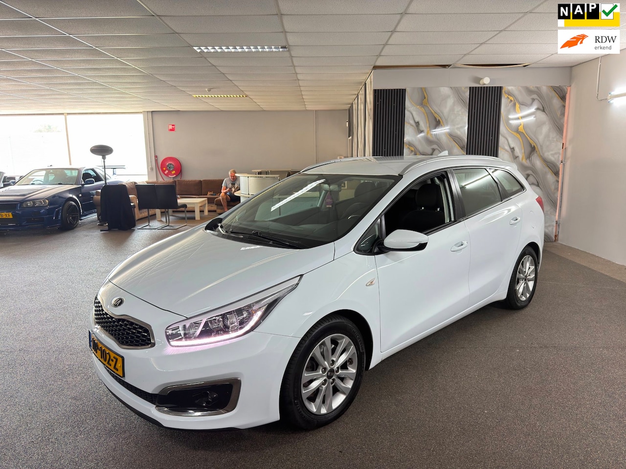 Kia Cee'd Sportswagon - 1.6 GDI ComfortPlusLine Navigator 1.6 GDI ComfortPlusLine Navigator,Cruise,Clima,Camera,Parksensor,Carplay,N.A.P,Topstaat!! - AutoWereld.nl