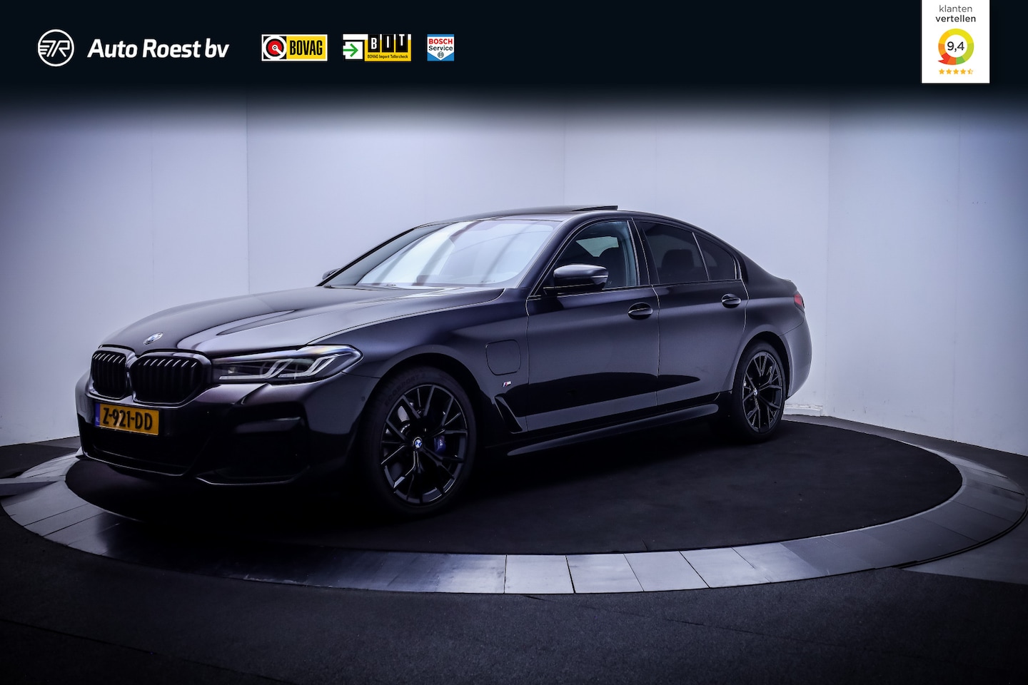 BMW 5-serie - 530e M-SPORT High Executive SCHUIFDAK | HARMAN KARDON | HEAD UP | CAMERA | ALCANTARA | STO - AutoWereld.nl