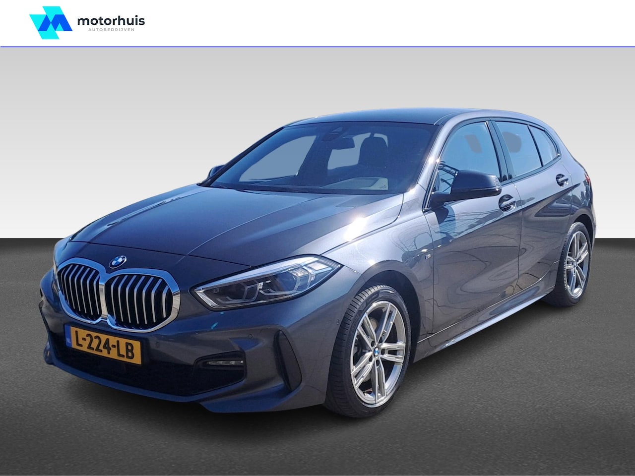 BMW 1-serie - 118i Business Edition M-Sport Automaat | Achteruitrijcamera | Boordcomputer | Connected se - AutoWereld.nl