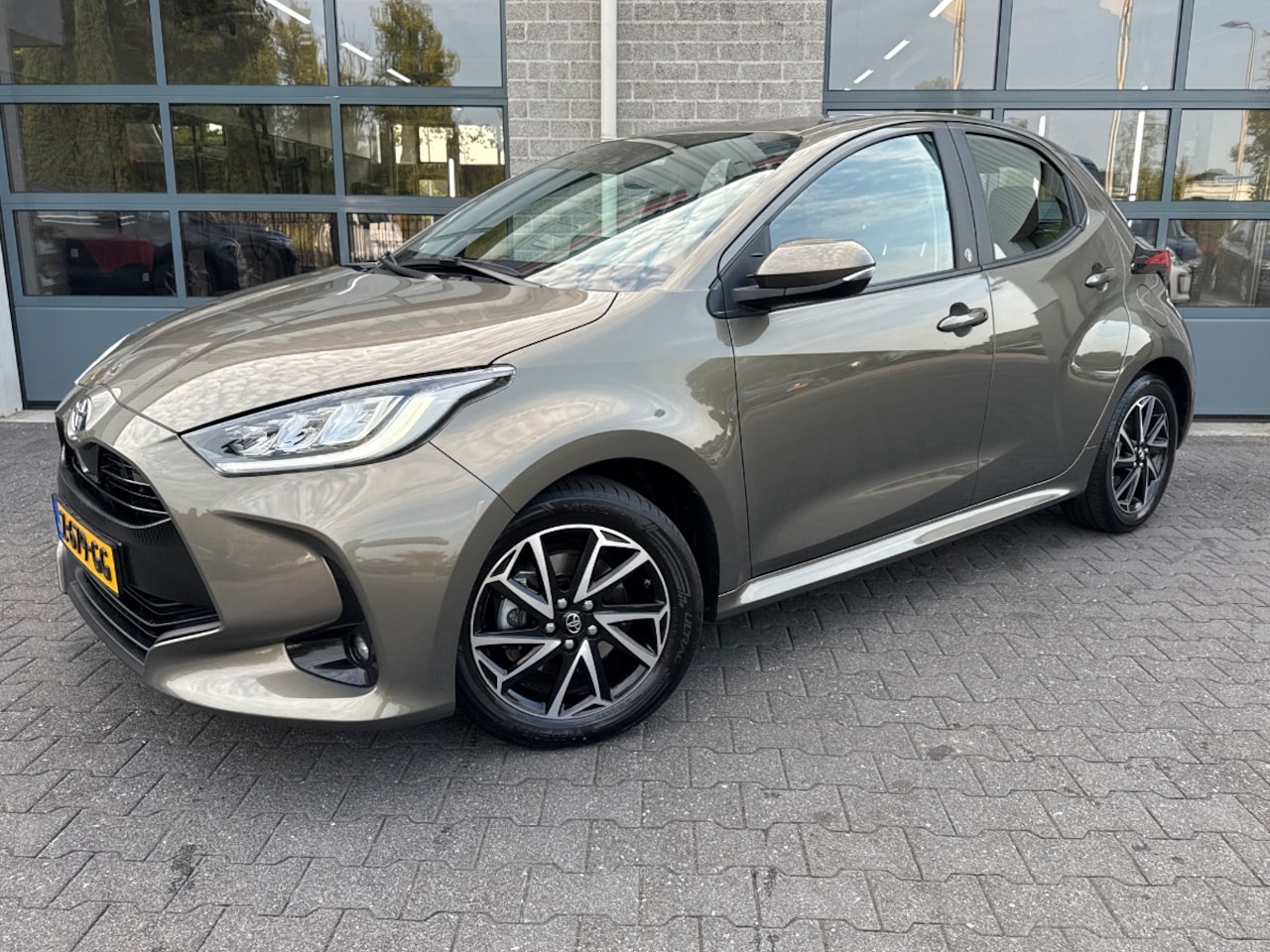 Toyota Yaris - 1.5 Hybrid Business Plus|1E EIGENAAR|CAMERA|CLIMA| - AutoWereld.nl