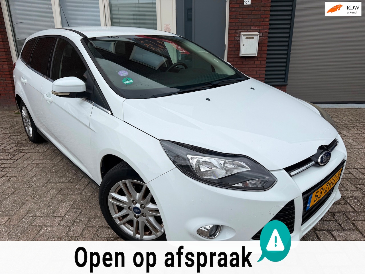 Ford Focus Wagon - 1.0 EcoBoost Titanium / Navi / PDC / Clima / Cruise / NAP - AutoWereld.nl