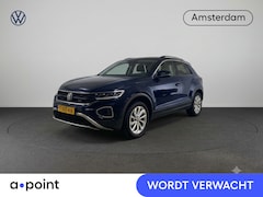 Volkswagen T-Roc - 1.5 TSI Life 150 pk Automaat (DSG) | Navigatie | Parkeersensoren (Park assist) | Achteruit