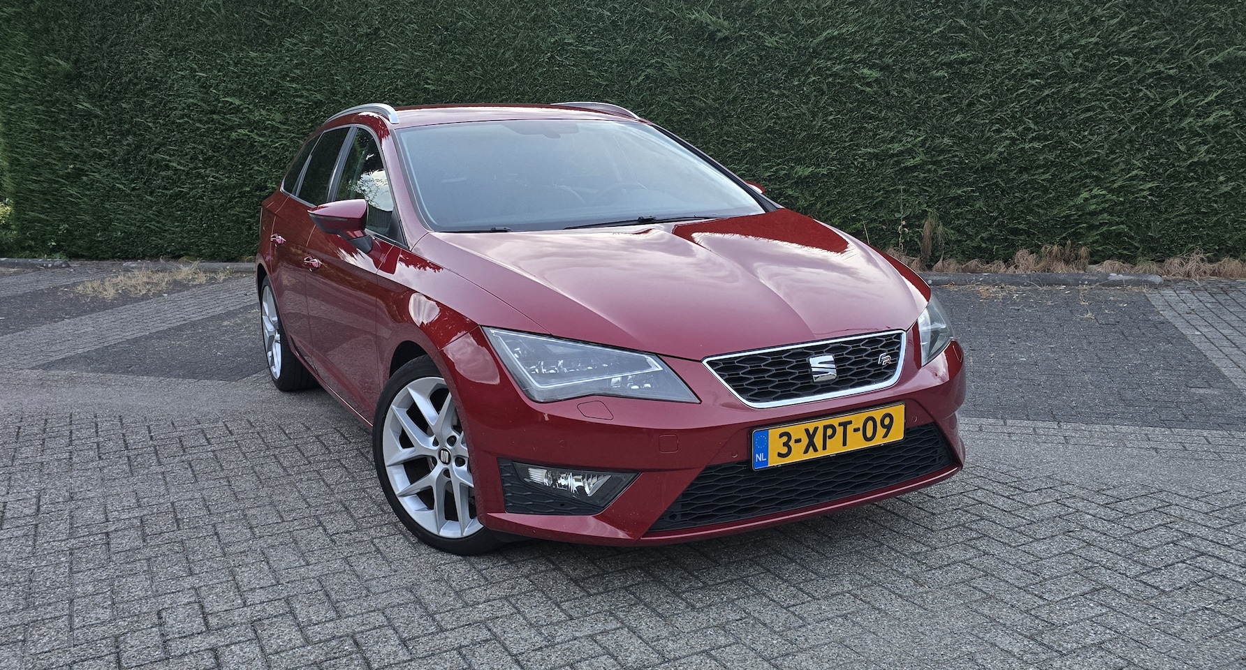 SEAT Leon ST - 1.4 TSI ACT FR Dynamic | Vol Leder | LED | 18" LM | Sportonderstel | Seat Sound | Trekhaak - AutoWereld.nl