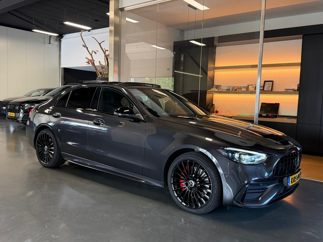 Mercedes-Benz C-klasse - 300 e AMG Night Pano Memory 360Camera Keyless - AutoWereld.nl