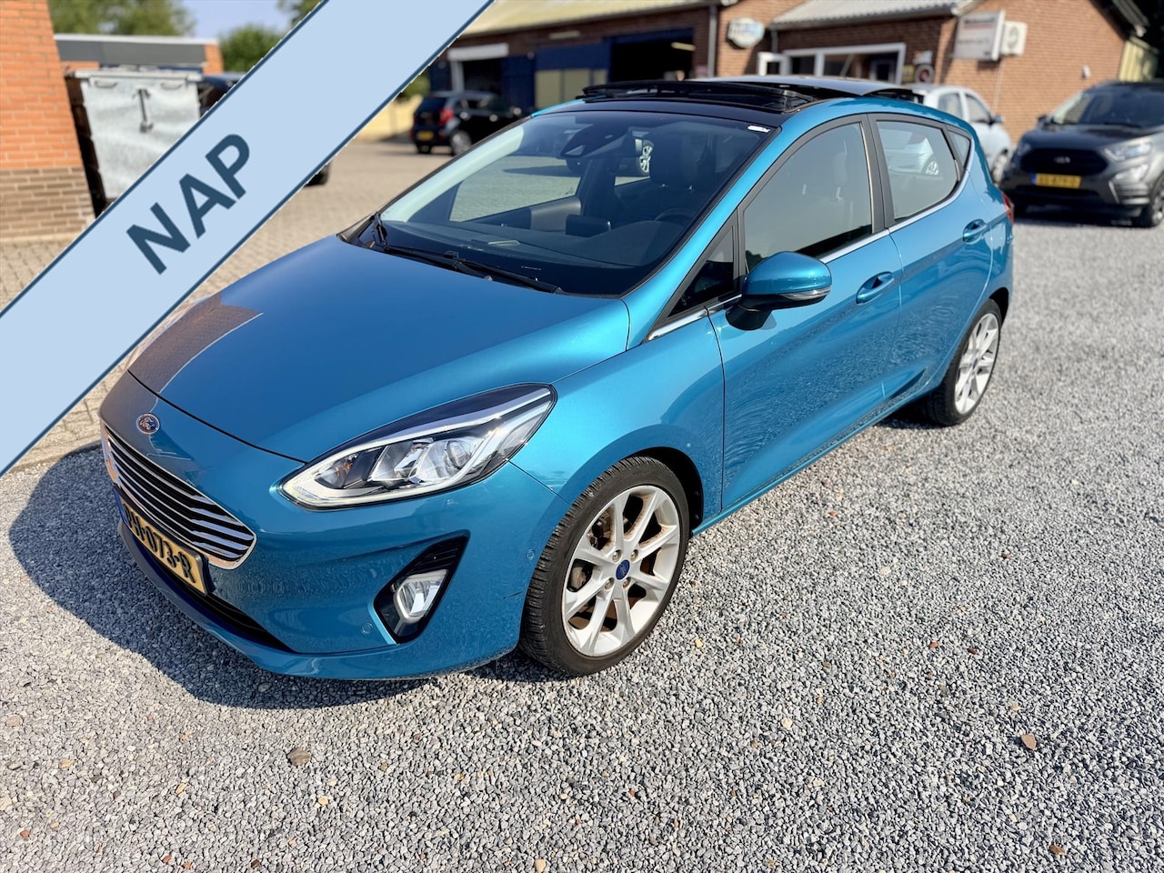 Ford Fiesta - Titanium | Climate Control | Panorama-schuifdak | Trekhaak - AutoWereld.nl